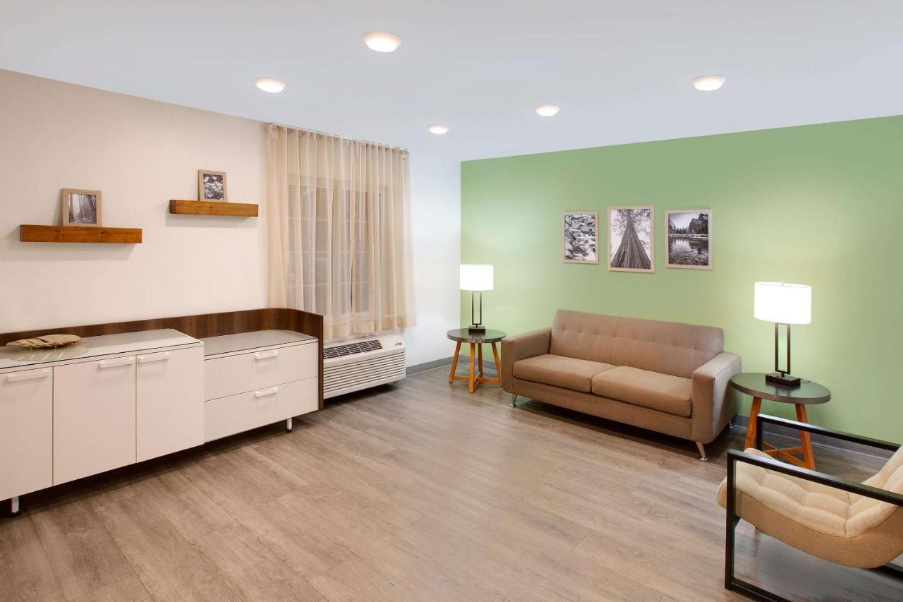 Woodspring Suites Bakersfield East Экстерьер фото
