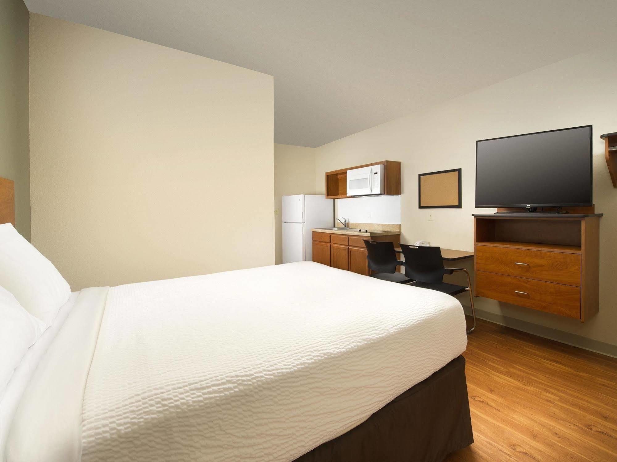 Woodspring Suites Bakersfield East Экстерьер фото
