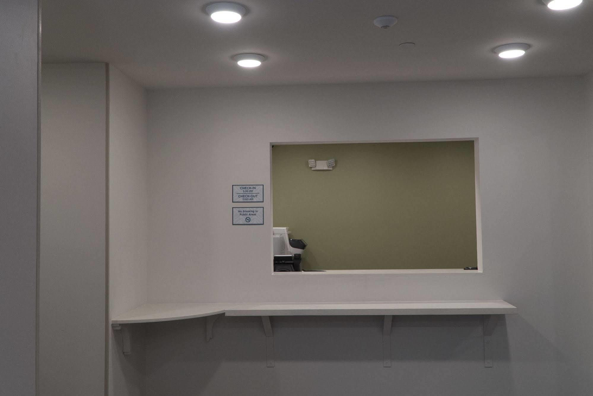 Woodspring Suites Bakersfield East Экстерьер фото